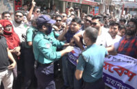 সিলেটে গৃহবধূ ধর্ষণের প্রতিবাদে বরিশালে ছাত্রদলের বিক্ষোভ মিছিলে পুলিশের বাধা