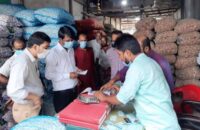 বরিশালে পেঁয়াজের বাজারে অভিযান