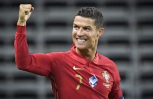 পর্তুগালের জার্সিতে রোনালদোর একাই ‘১০০’