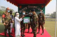 বরিশালে বাংলাদেশ সেনাবাহিনীর পক্ষ থেকে শীতবস্ত্র বিতরণ