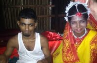 বরিশালে দৃষ্টি ও বাকপ্রতিবন্ধীর বিয়েতে উৎসুক জনতার ভিড়
