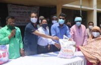 বরিশালে ৩ শতাধিক মানুষের মাঝে ঈদ উপহার বিতরণ