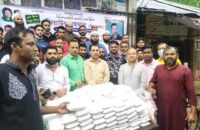 বরিশালে জিয়াউর রহমানের শাহাদাৎ বার্ষিকীতে স্বেচ্ছাসেবক দলের খাবার বিতরণ