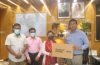 মেধাবী শিক্ষার্থীকে ল্যাপটপ দিলেন জেলা প্রশাসক জসীম উদ্দীন হায়দার