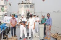 বরিশালে নৌবাহিনীর যুদ্ধজাহাজ প্রদর্শিত