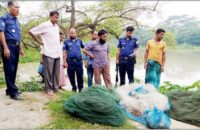 বরিশালে বিপুল পরিমান অবৈধ জাল জব্দ