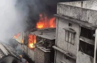 চকবাজারে অগ্নিকাণ্ডের ঘটনায় হোটেল মালিক গ্রেফতার