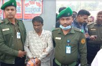 বরিশালে জাল ডলারসহ প্রতারক আটক