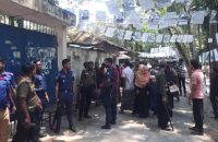 ভোটকেন্দ্রের সামনে ককটেল বিস্ফোরণ
