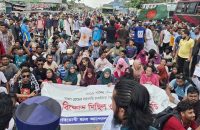 কোটা বাতিলের দাবিতে বরিশাল-ঢাকা মহাসড়ক অবরোধ, শিক্ষার্থীদের বিক্ষোভ