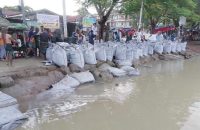 বরিশাল শহর রক্ষা বাঁধ মেরামত শুরু