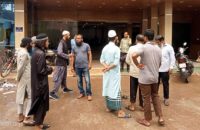 বরিশাল ক্লাবের লুট হওয়া মালামাল উদ্ধার করে ফেরত দিল শিক্ষার্থীরা
