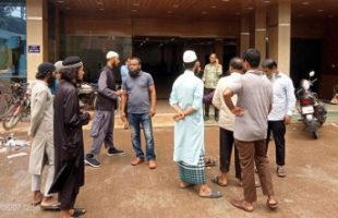 বরিশাল ক্লাবের লুট হওয়া মালামাল উদ্ধার করে ফেরত দিল শিক্ষার্থীরা