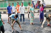 বরিশালে সাধারণ শিক্ষার্থীদের পরিচ্ছন্নতা অভিযান