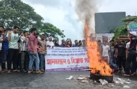 সমঝোতা হয়নি, ফের সড়ক অবরোধ বরিশাল বিশ্ববিদ্যালয় শিক্ষার্থীদের