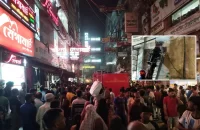 চট্টগ্রামে টেরিবাজারে কাপড়ের গুদামে আগুন