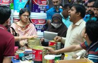 বরিশালে মেয়াদোত্তীর্ণ রঙ বিক্রির অপরাধে তিন প্রতিষ্ঠানকে জরিমানা
