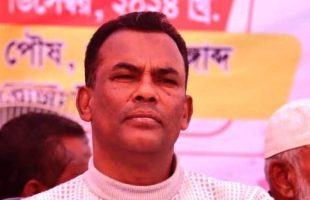 বরিশালে ইউএনও-ওসির সামনে মুসল্লীকে মারধর করলেন বিএনপি নেতা