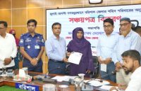 বরিশালে গণঅভ্যুত্থানে শহীদ ১৫ পরিবারের মাঝে সঞ্চয়পত্র বিতরণ