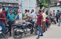 বরিশালে পুলিশের হাতকড়া নিয়ে পালিয়েছে আটক ২ যুবক