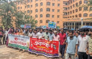 ববি উপাচার্যকে অপসারণ না করলে কাল থেকে দক্ষিণাঞ্চল অবরোধের ঘোষণা