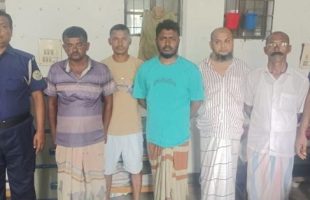 কুয়াকাটায় আবাসিক হোটেলে জুয়ার আসর থেকে ৫ জন গ্রেপ্তার
