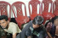 নেছারাবাদে ইয়াবা সেবনের সময় তিনজনকে গণপিটুনি, পরে আটক