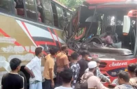 বরিশাল-ঢাকা মহাসড়কে ২ বাসের মুখোমুখি সংঘর্ষ, শিশুসহ আহত ১৫