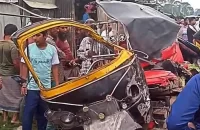 বরিশাল-ঢাকা মহাসড়কে বাস-মাহিন্দ্রার মুখোমুখি সংঘর্ষে নিহত ৫