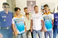 বরিশালে গরুর হাটে চাঁদাবাজি করতে গিয়ে চারজন গ্রেপ্তার