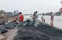 মধ্যরাতে শেষ হচ্ছে নিষেধাজ্ঞা, রুপালি ইলিশ ধরতে জেলেদের প্রস্তুতি