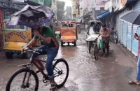 বরিশালে থেমে থেমে বৃষ্টি, সড়কে জলাবদ্ধতা