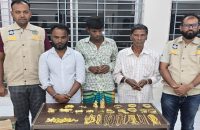 বরিশালে স্বর্ণের মূর্তি ও অলঙ্কার বিক্রির নামে অর্থ হাতিয়ে নেয়া ৩ প্রতারক গ্রেপ্তার