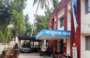 বরিশালে ডিবি পুলিশকে কোপালো মাদক কারবারিরা, থানায় মামলা