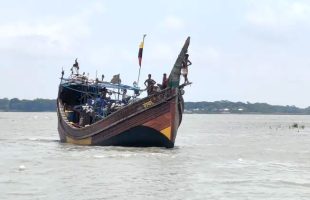 পায়রায় ডুবোচরে বর্জ্য, আসছে না ইলিশ