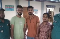 নিষিদ্ধঘোষিত আ’লীগের পোস্টার ছাপিয়ে ব্যবসায়ীসহ গ্রেপ্তার ৩