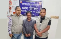 বরিশালে আইনজীবীর সহকারী ১৬১ পিস ইয়াবাসহ আটক