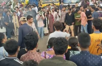 বরিশাল-ঢাকা মহাসড়ক অবরোধ করে শিক্ষার্থীদের বিক্ষোভ