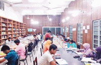 নানা সংকটে ধুঁকছে বিএম কলেজের কেন্দ্রীয় লাইব্রেরি
