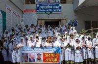 ক্লাস-পরীক্ষা বর্জন করে ফের আন্দোলনে বরিশাল নার্সিং কলেজের শিক্ষার্থীরা