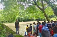 বরিশালে গোসল করতে নেমে নিখোঁজের ৫ ঘণ্টা পর গৃহবধূর লাশ উদ্ধার