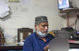 বরিশালে আ.লীগ নেতাকে পিটিয়ে পুলিশে দিল ছাত্র-জনতা