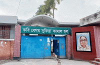 ছাত্রী হলে তল্লাশিতে পুরুষ কর্মচারীর উপস্থিতি, শিক্ষার্থীদের ক্ষোভ