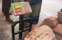 বরিশালে খাদ্যবান্ধব কর্মসূচির চাল ওজনে কম দেয়ায় বিএনপি নেতাকে জুতাপেটা