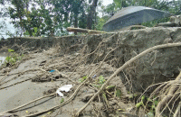 সুগন্ধা ভাঙছে দশ গ্রাম নিয়ে, বসতবাড়ি হারাচ্ছে মানুষ