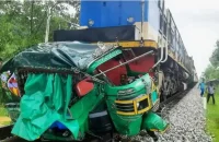 কক্সবাজারে অটোরিকশায় ট্রেনের ধাক্কা, নিহত ৫