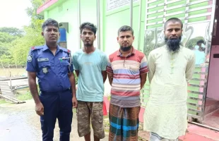 হিজলায় মেঘনা নদীতে জাহাজ ডুবির ঘটনায় পাল্টাপাল্টি মামলা