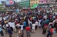 বরিশালে শ্রমিকদের সঙ্গে ছাত্র-জনতার সংঘর্ষ, যান চলাচল বন্ধ