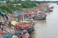 বঙ্গোপসাগরে লঘুচাপ: মাছ ধরা ট্রলার ফিরে এসেছে ঘাটে