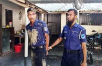 সেনাবাহিনীর হাতে ভুয়া পুলিশ আটক